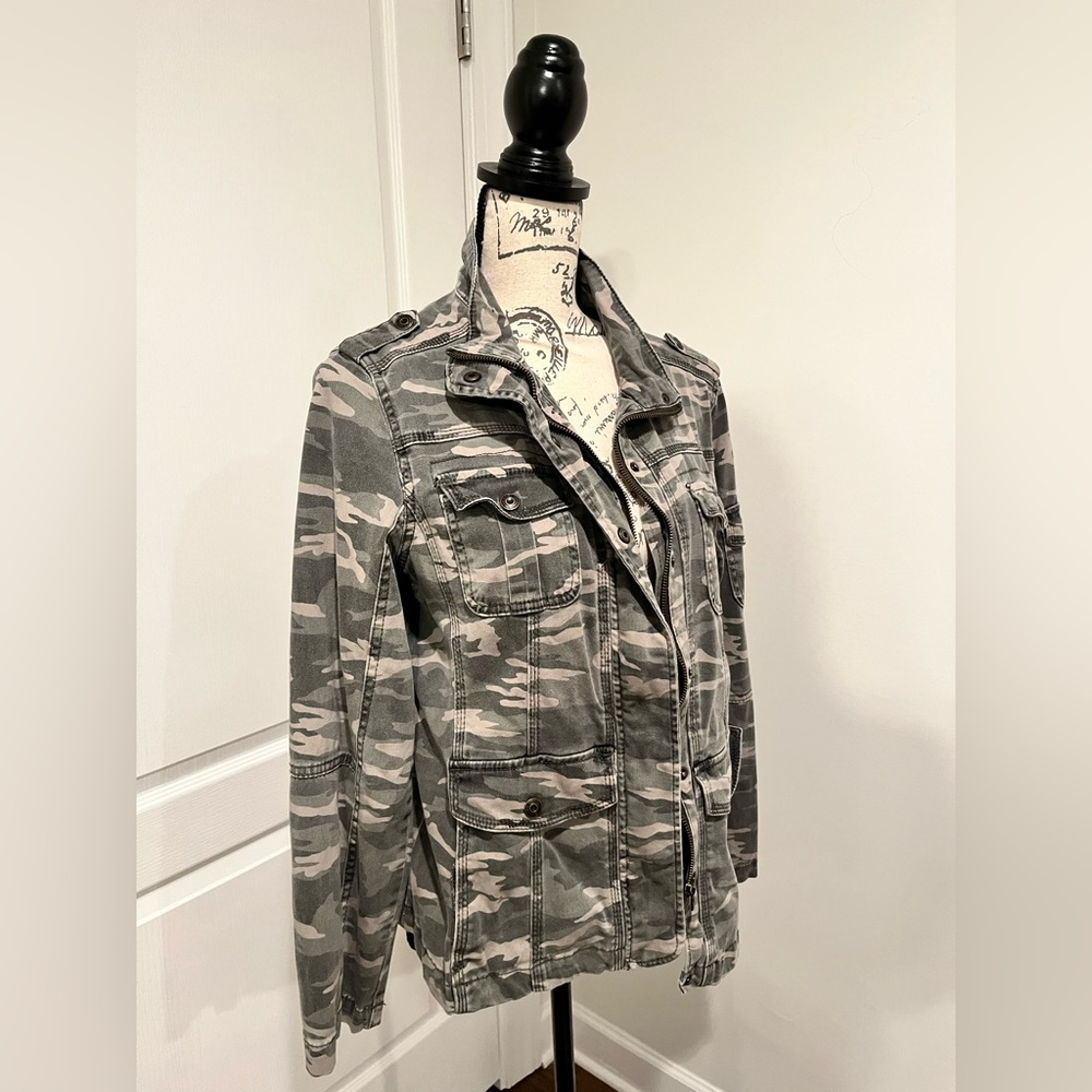 Camouflage jacket perfect paired with anything